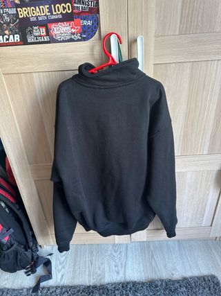 Sudadera Pull&Bear negra cremallera