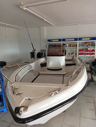 Barco Trimarchi 53S
