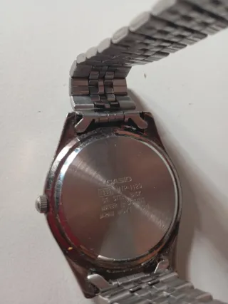 Reloj Casio Quartz Plata y Blanco