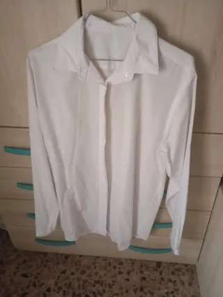 Camisa blanca de manga larga