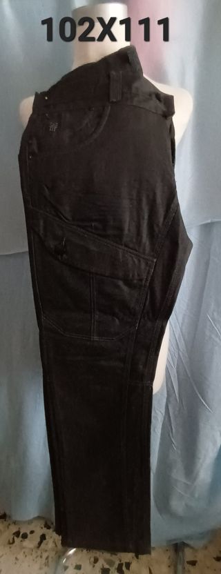 Pantalón negro cargo