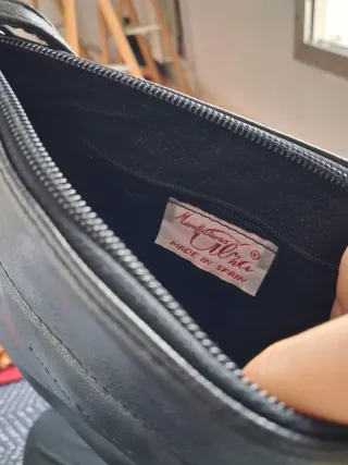 Bolso negro de piel Vintage price non-negotiable