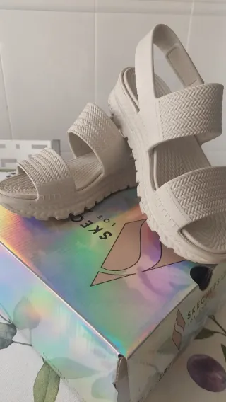 Sandalias Skechers Beige Mujer