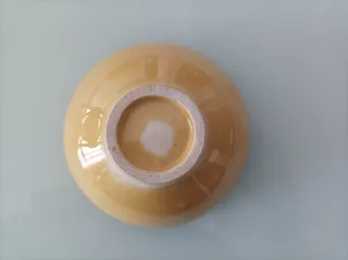 Cuenco de cerámica con diseño de frutas