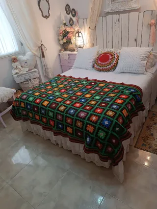 Colcha tejida a ganchillo multicolor