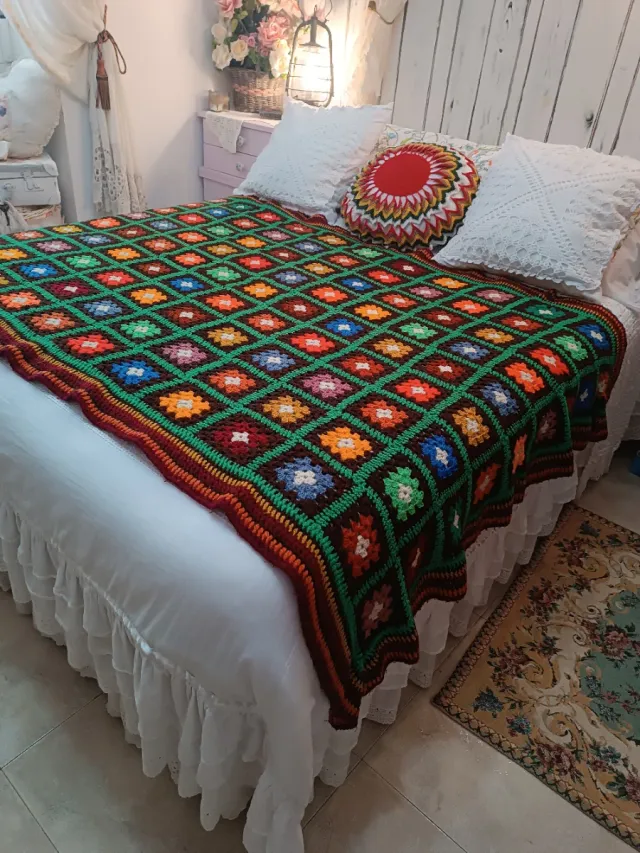 Colcha tejida a ganchillo multicolor