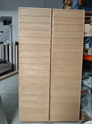 Armario de madera maciza