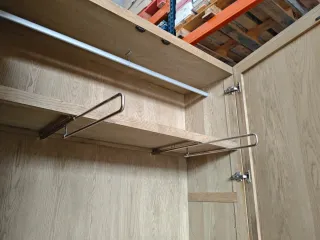 Armario de madera maciza