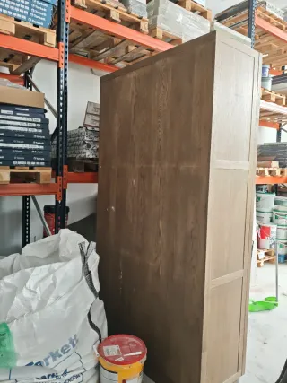 Armario de madera maciza