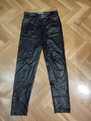 Pantalón Bershka efecto piel talla M