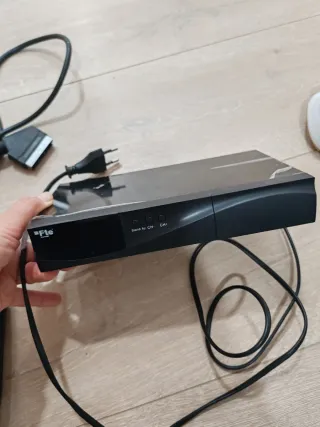 Receptor TV Fte con Mando y Cables