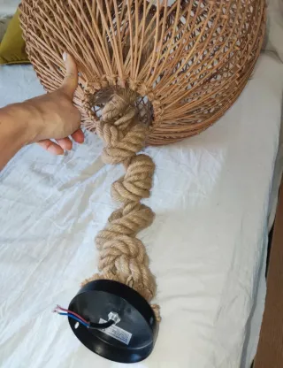 Lámpara de techo de mimbre y yute. Diámetro: 40cm.