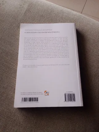 Libro curso básico de hacienda pública