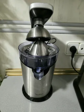 Exprimidor casi nuevo Tel 698 249587