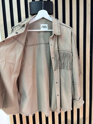 Chaqueta Zara con flecos