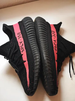 Adidas Yeezy Boost 350 V2 Core Negro Rojo 43.5