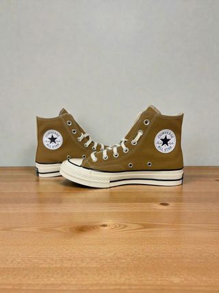 Converse en color Mostaza
