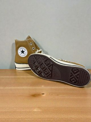 Converse en color Mostaza