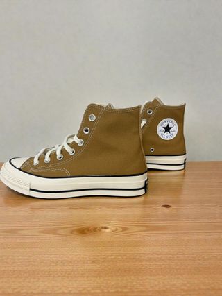 Converse en color Mostaza