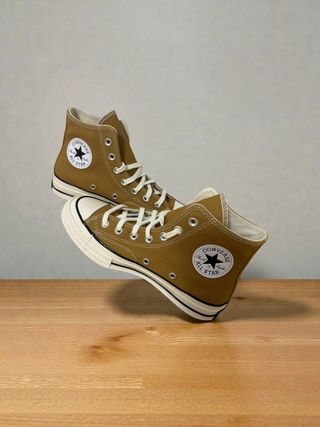 Converse en color Mostaza