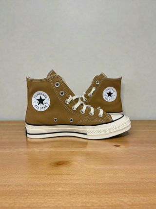Converse en color Mostaza