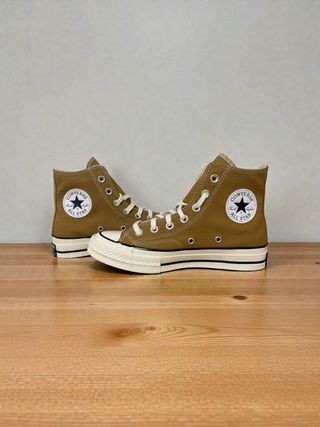 Converse en color Mostaza