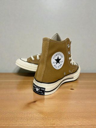 Converse en color Mostaza