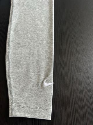 Mallas Nike grises