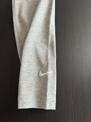 Mallas Nike grises