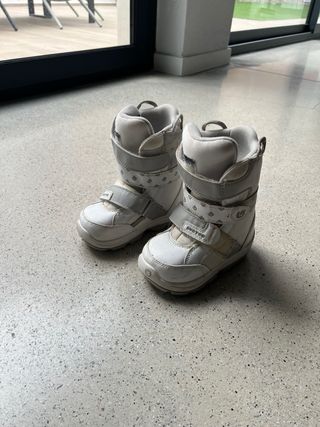 Tabla Snowboard Infantil Salomon + botas talla 29