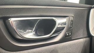 Volvo XC60 2.0 T8 AWD Business Plus Auto