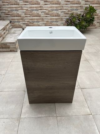 Mueble de baño lavabo y espejo
