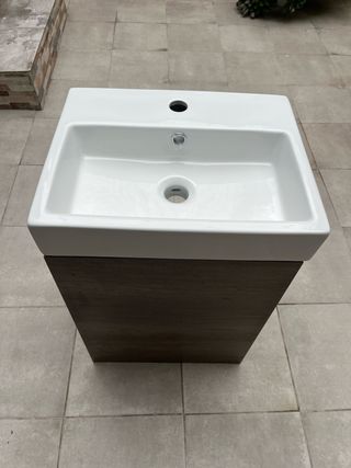 Mueble de baño lavabo y espejo