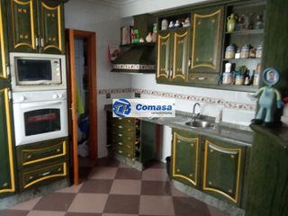 Casa adosada en venta en Torredonjimeno