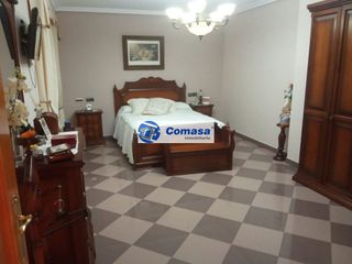 Casa adosada en venta en Torredonjimeno