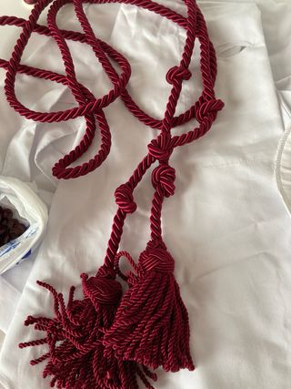 Capa ,antifaz escudo y cordón