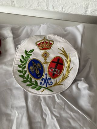 Capa ,antifaz escudo y cordón