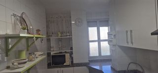 Piso en alquiler en Tres Huertas - El Torrejón - El Cerezo en Sevilla