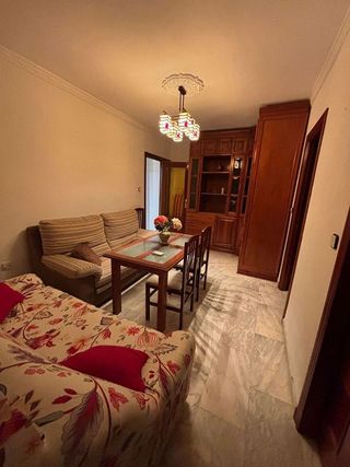 Piso en alquiler en Tres Huertas - El Torrejón - El Cerezo en Sevilla