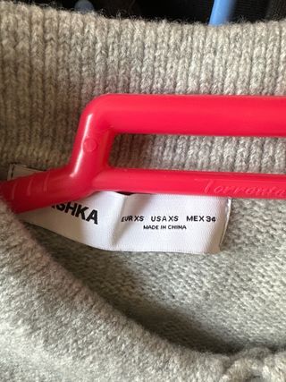 Jersey Bershka gris cuello polo Xs, pero es como S