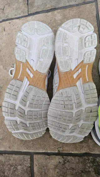 Asics Gel Kayano 26 Platinum Blancas/Doradas