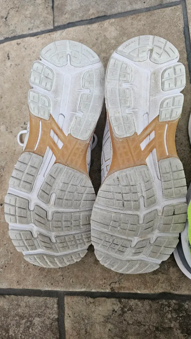 Asics Gel Kayano 26 Platinum Blancas/Doradas