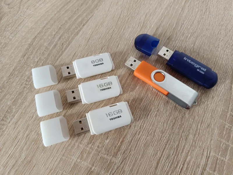 5x Pendrives (Toshiba e Integral) afbeelding 2
