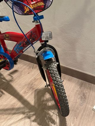 Bicicleta Spiderman 16 pulgadas con ruedines