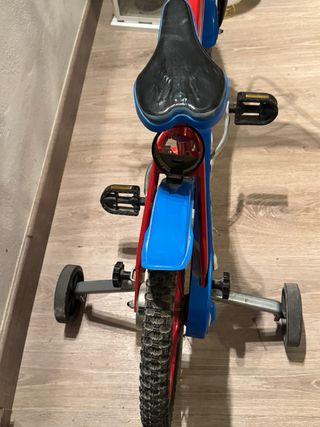 Bicicleta Spiderman 16 pulgadas con ruedines