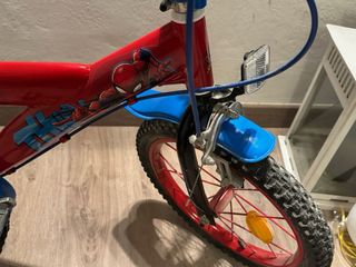 Bicicleta Spiderman 16 pulgadas con ruedines