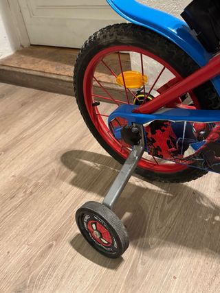 Bicicleta Spiderman 16 pulgadas con ruedines