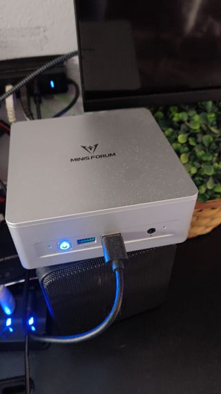 Minisforum UM750l AMD Ryzen i5 7545U