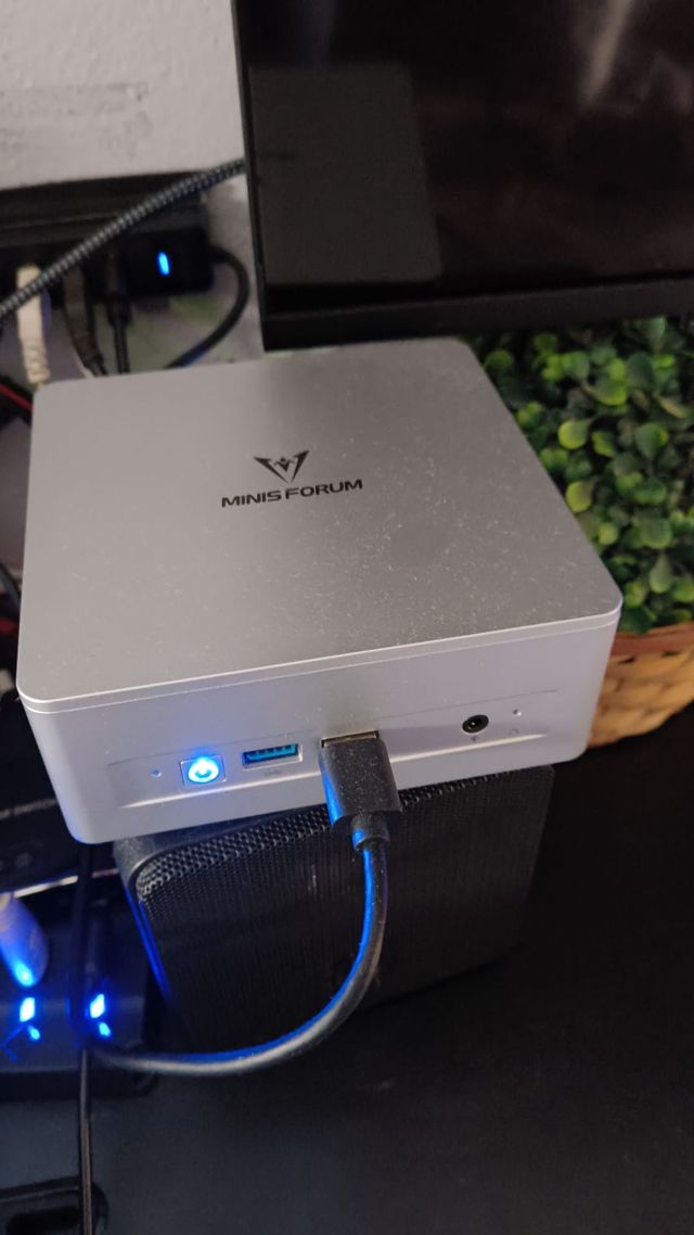 Minisforum UM750l AMD Ryzen i5 7545U