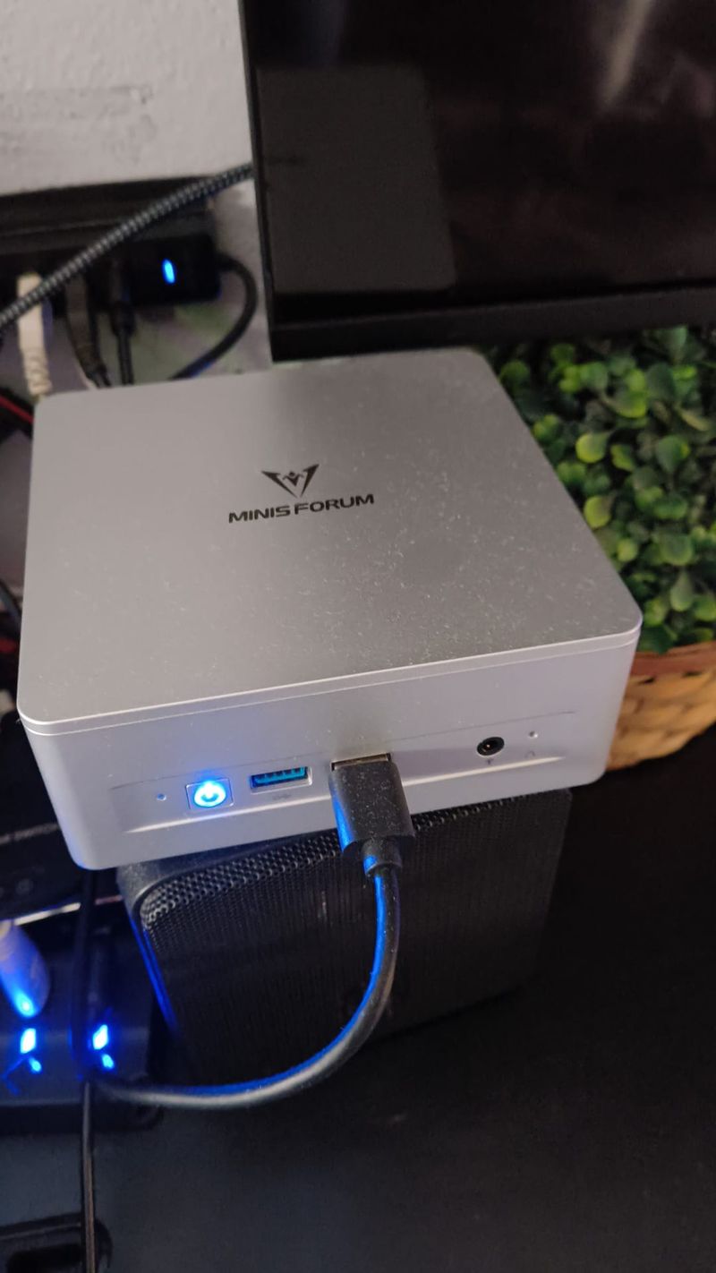 Minisforum UM750l AMD Ryzen i5 7545U